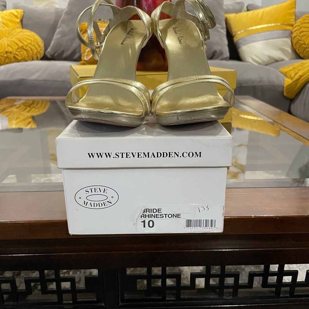 Steve Madden Bride pump